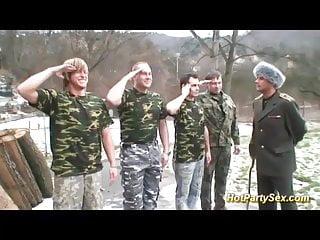 Zartes schlankes Babe von der seite gefickt