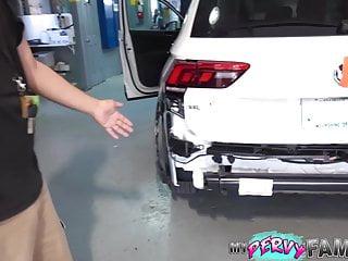 Von Daddy in der Garage gefickt