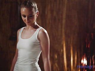 Massage rooms - junge Tschechin gibt Handjob