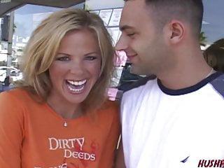 Sie bezahlt ihre schulden mit Sex