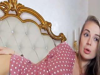 Heisse Frau masturbiert vor der Kamera