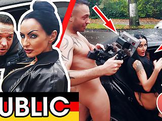 Brünette mit echten dicken Titten Vivian Schmitt im wagen gefickt