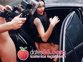 Heiße deutsche Milf aus Berlin wird im Auto gefickt