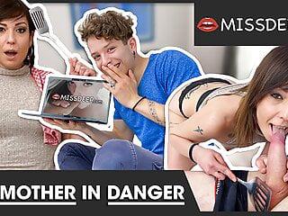 Schwangere Italienerin lässt sich von ihrem Stiefsohn nageln