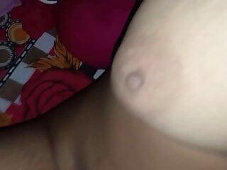 Teenie Freundin fickt vor den Augen ihres Mannes mit einem geilen Cumshot