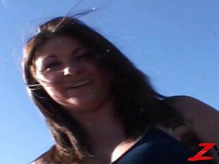 Dralles Babe mit grossen Titten reitet einen dicken Schwanz nach dem blasen