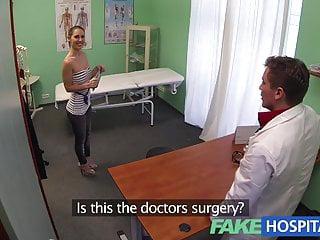 Fake Hospital der Arzt behandelt seine Patientin