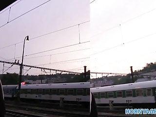 Rothaarige alice wird am Strand gefickt