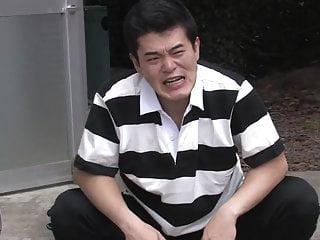 Geiles Luder wird von mehreren Kerlen gefickt