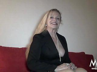 Deutsche Oma will den jungen Schwanz