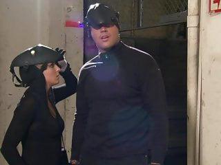 Blondes Busenwunder wird von ihrem Geliebten hart gevögelt