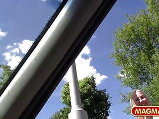 Magma Film mit einem deutschen Teen im Park