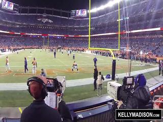 Kelly Madison bekommt Schwanz im Denver Hotel