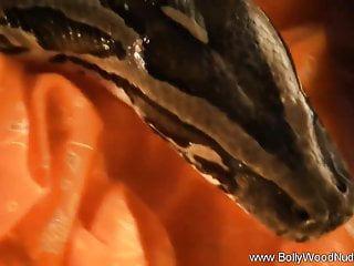 Exotische Tänzerin mit ihrem perfekten Körper