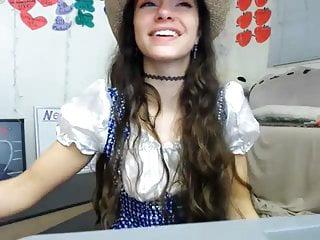 Teen tanzt und masturbiert mit einem Dildo