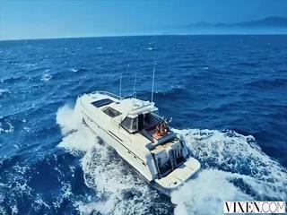 Zwei schwarze Schwänze für Riley Reid