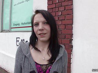 Deutsche Teen Schlampe verführt einen Fremden für Geld
