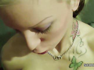 Opa fickt die junge Hure in den Arsch und filmt alles