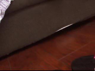 Babe Yuki mori in den Mund gespritzt