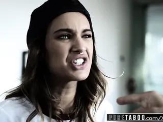 Teen Uma Jolie wird zum ficken verführt