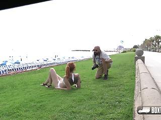 Irina macht sich nackt in der Öffentlichkeit