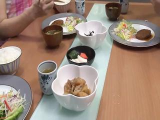 Hardcore aus Asien - Doggy mit zierlicher Milf
