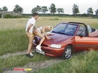 Teen wird abgeschleppt und zum Sex überredet