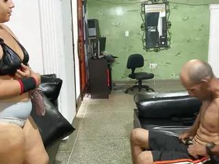 Meine fette Stieftochter nimmt mir meine Muschi zu Hause auf