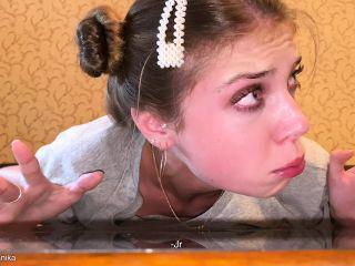 Schwester hat Glück und bietet sich an