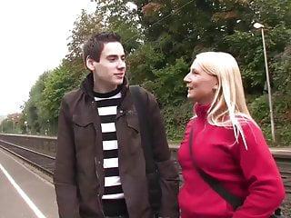 Auf der straße aufgegabelt - deutsche Schlampe lässt sich abschleppen