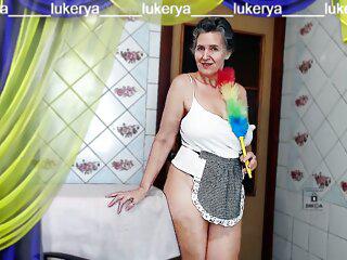 Heiße Hausfrau wird in der Küche zum Sex überredet