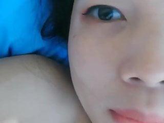 Die besten Show der Welt - sexy Asiatin mit geilen Titten und geilem Körper beim masturbieren