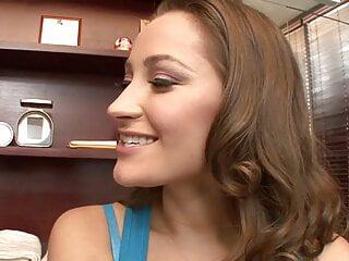 Vollbusige Lesben Tanya Tate und Dani Daniels lecken sich