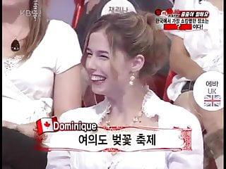 Nutte mit prallen Eutern bei schonem Interracial