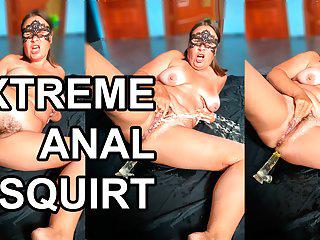 Extremer anal Orgasmus Milf spritzt riesen Dildo in den Arsch