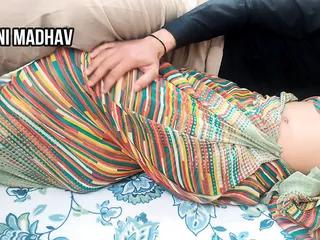 Hausfrau wird von einem jungen Mann gefickt