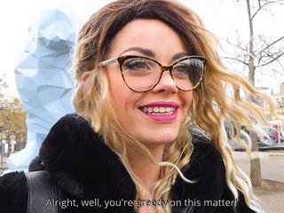 Die umwerfende Lily hat einen tollen Fick mit einem harten Schwanz