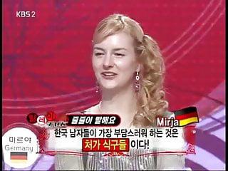 Geile koreanische Schulmädchen zeigen ihre schönen Körper