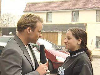 Brünette mit dicken Titten will Schwanz in sich fühlen