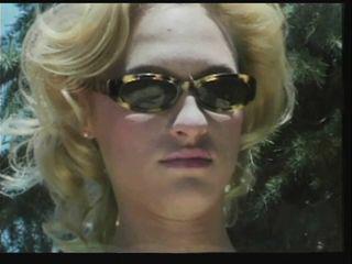 All internal heisse Brünette reitet auf einem harten Schwanz