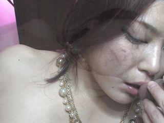 Japanerin Jane dö lässt sich nach dem Fick in die Fotze spritzen