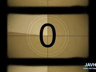 Japanisches Girl mit großen Titten probiert alles aus - hd Clip