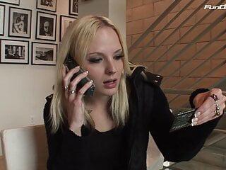 Bums mich in den weissen Arsch und spritzt in mein Arschloch